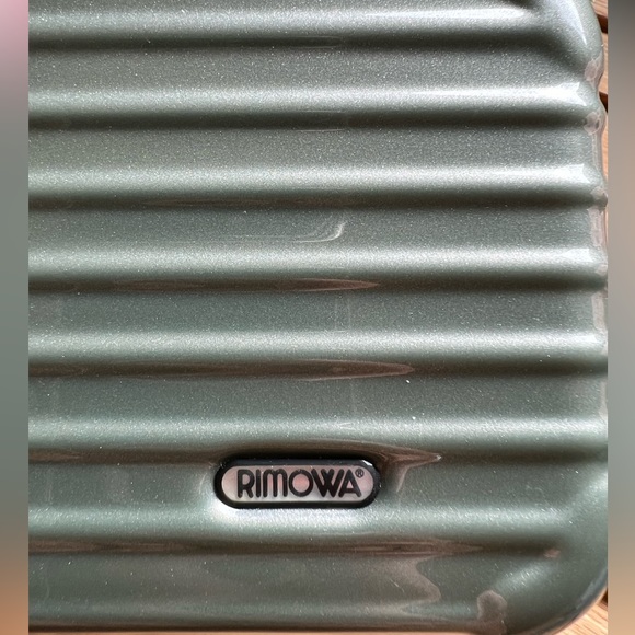 💚 RIMOWA💚 Mint Pearly Mini Travel Case - Picture 3 of 10